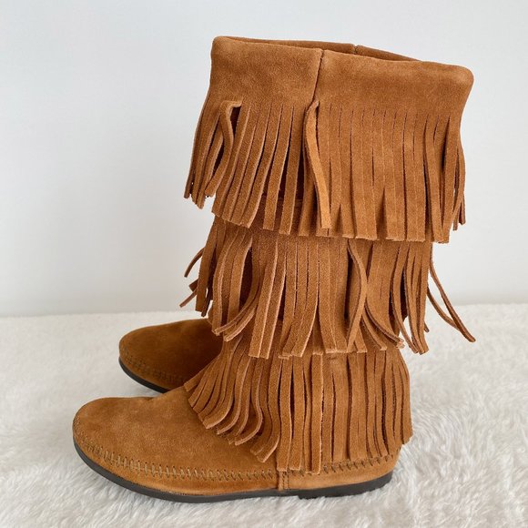 Minnetonka NWOT Women's 3-Layer Fringe Boot, Brown Suede, Size 7 - Picture 3 of 11
